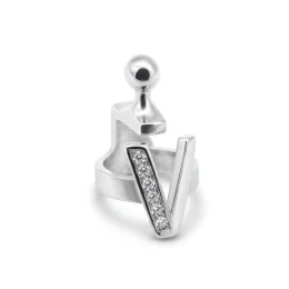 Pendant letter V