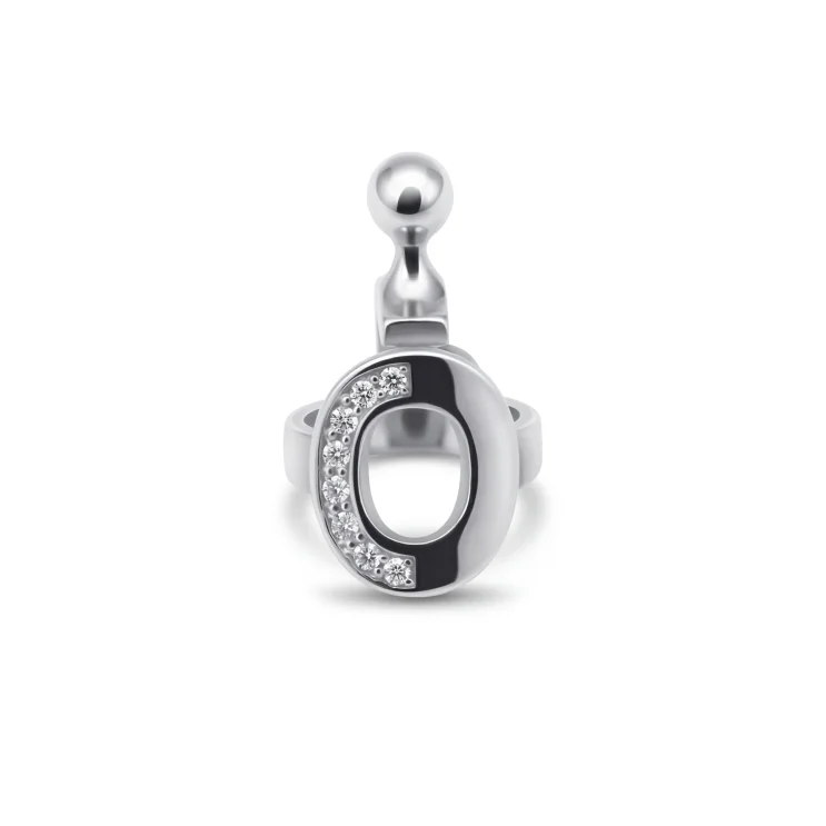 Pendant letter O