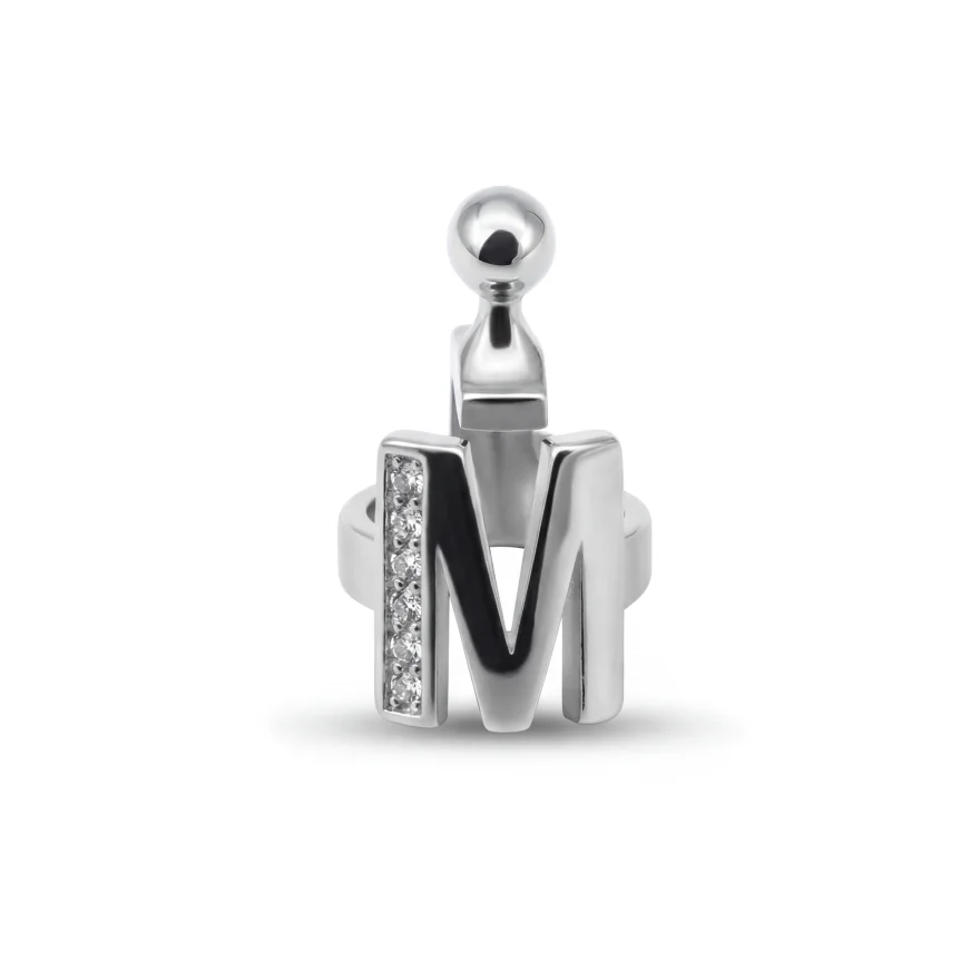 Pendant letter M