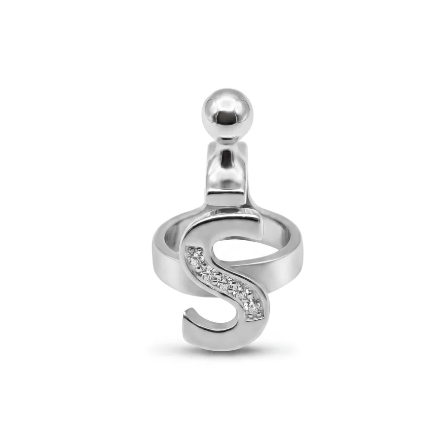 Pendant letter S