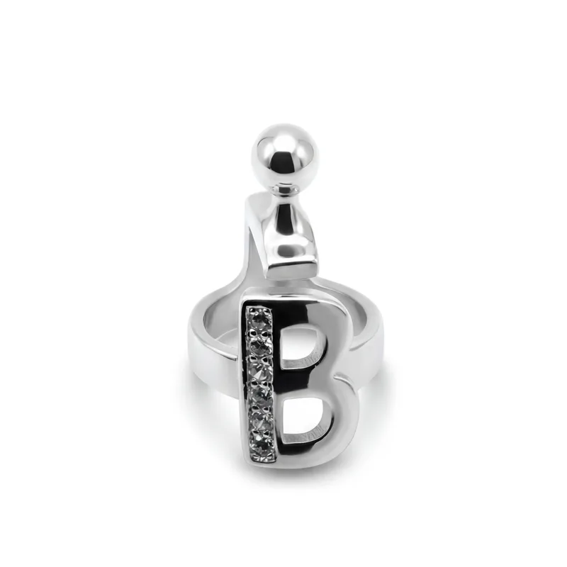 Pendant letter B