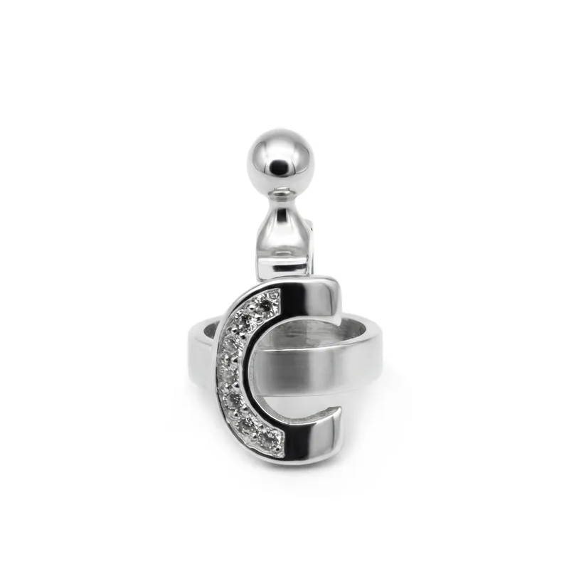 Pendant letter C