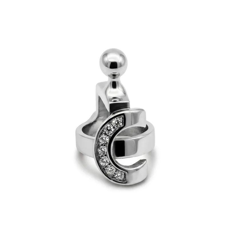 Pendant letter C