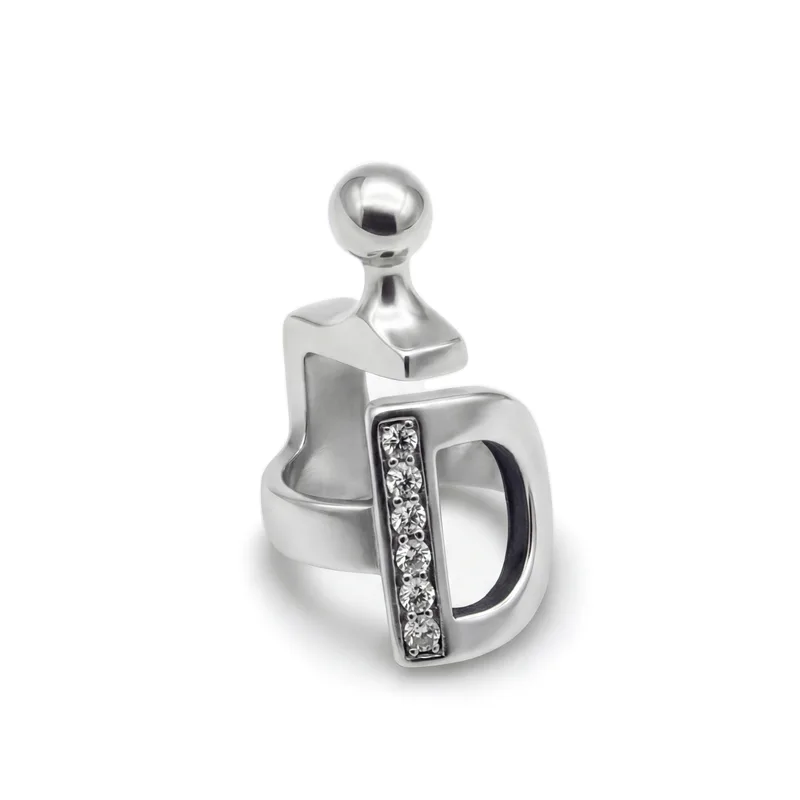 Pendant letter D