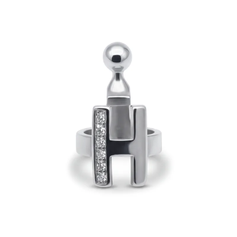 Pendant letter H