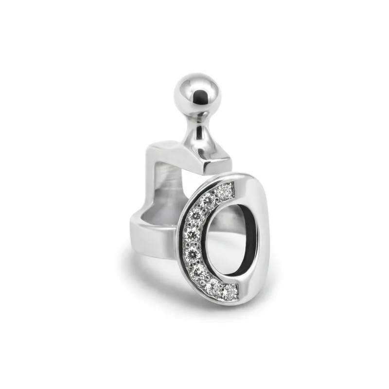 Pendant letter O