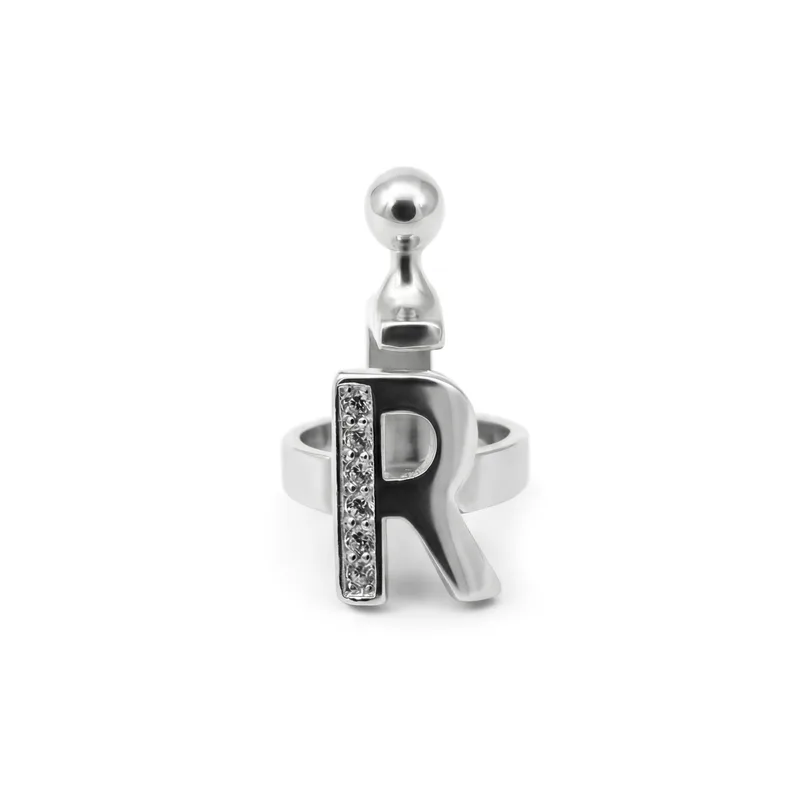 Pendant letter R